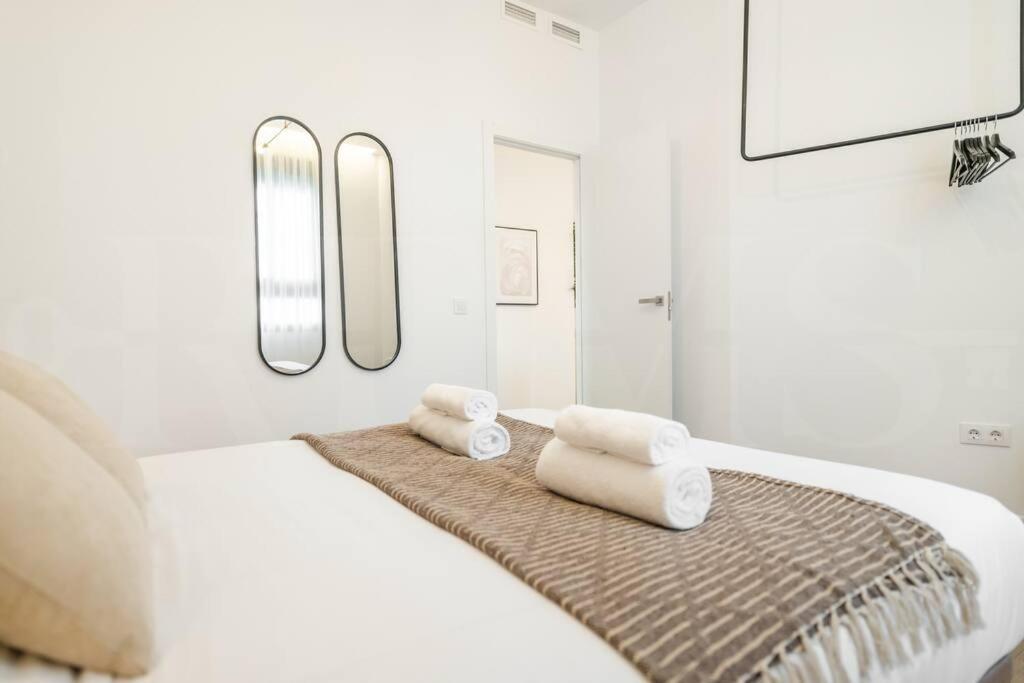 Enchanting And Bright Center By Rems Málaga